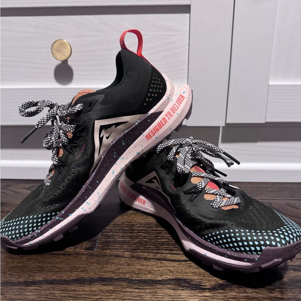 Nike Women's dark green and Pink Trail Shoes - Picture 4 of 6